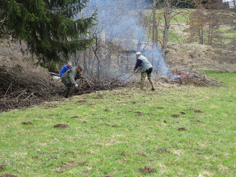 Débroussaillage en avant du Pont D'Araules sur l'Auze