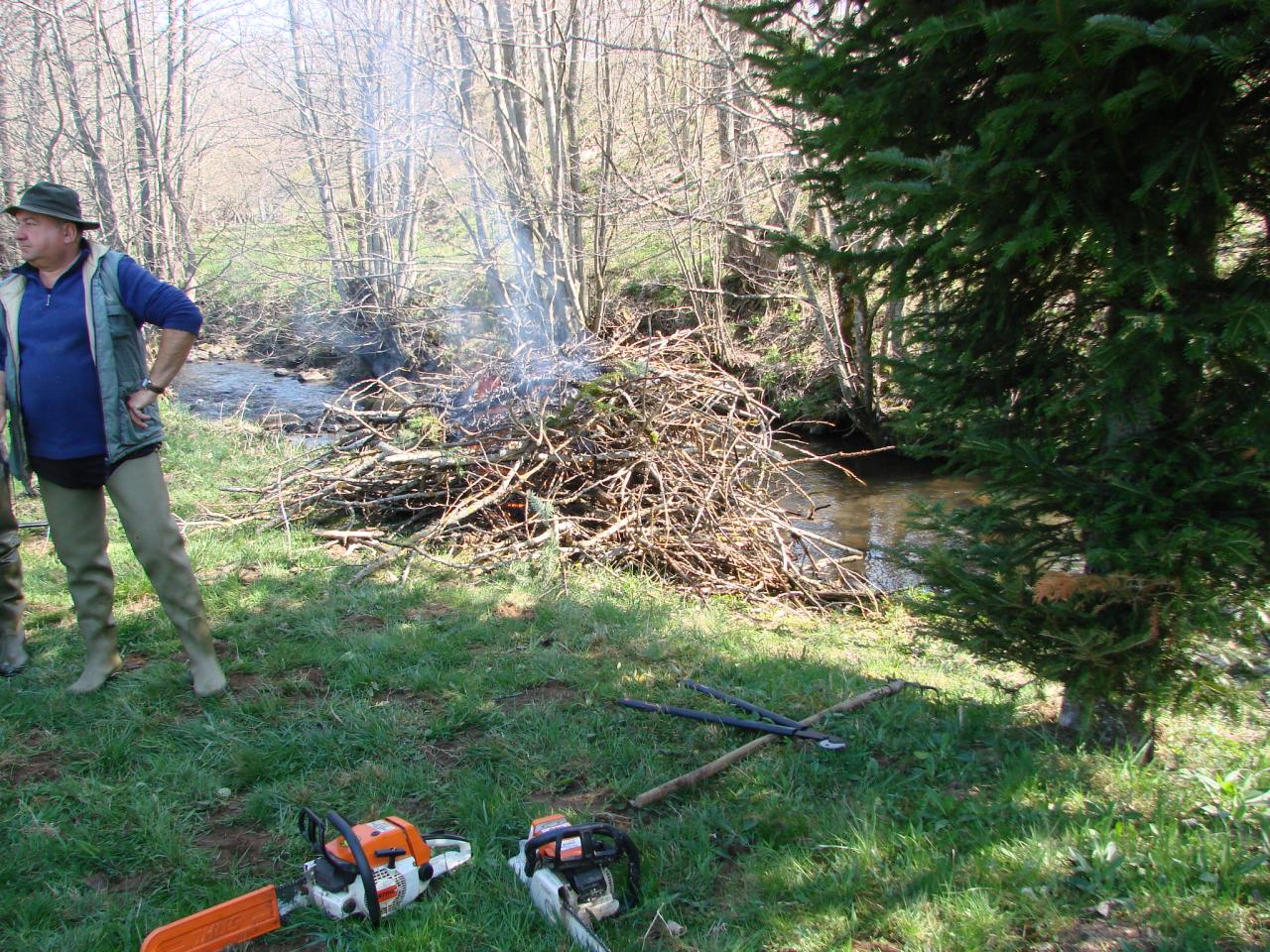 Nettoyage de l'Auze le 12 Avril 2014